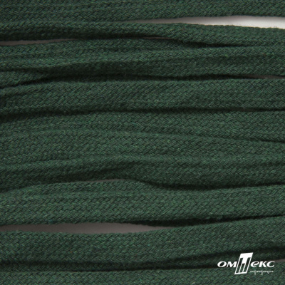 Шнур плетеный d-8 мм плоский, 70% хлопок 30% полиэстер, уп.85+/-1 м, цв.1016-т.зеленый - купить в Магнитогорске. Цена: 742.50 руб.