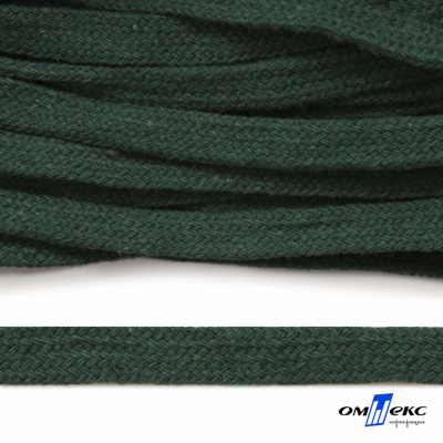 Шнур плетеный d-8 мм плоский, 70% хлопок 30% полиэстер, уп.85+/-1 м, цв.1016-т.зеленый - купить в Магнитогорске. Цена: 742.50 руб.
